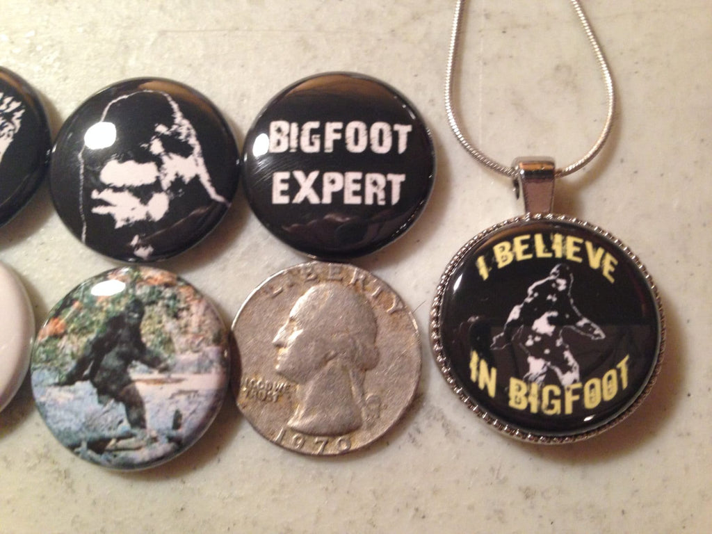Bigfoot Pendant Necklace Set: Interchangeable Buttons
