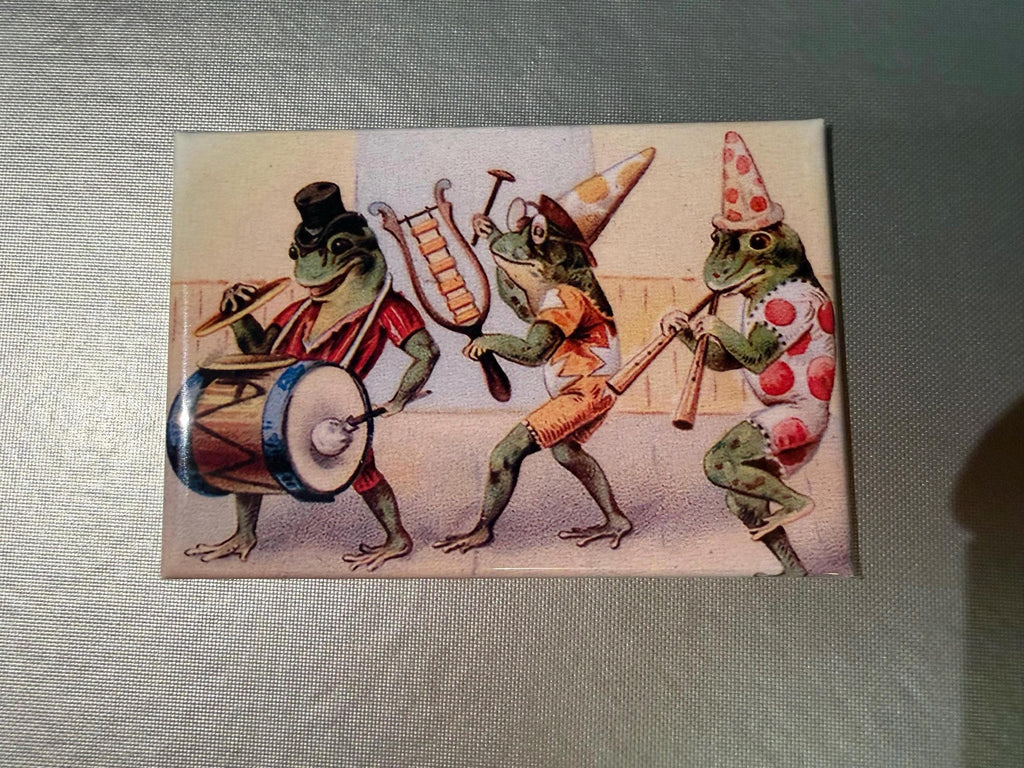 Beautiful Frog Magnets or Pinback Buttons, 2x3 inch