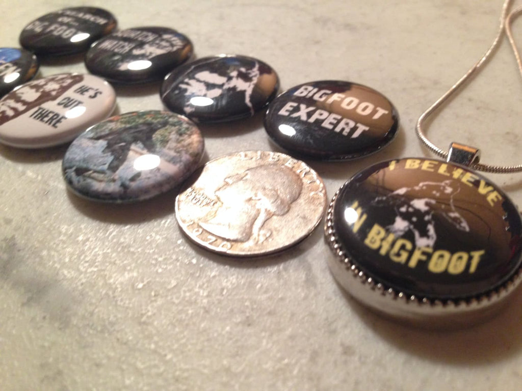 Bigfoot Pendant Necklace Set: Interchangeable Buttons
